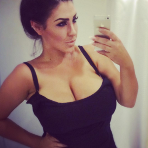 yasmindisney instagram busty selfie