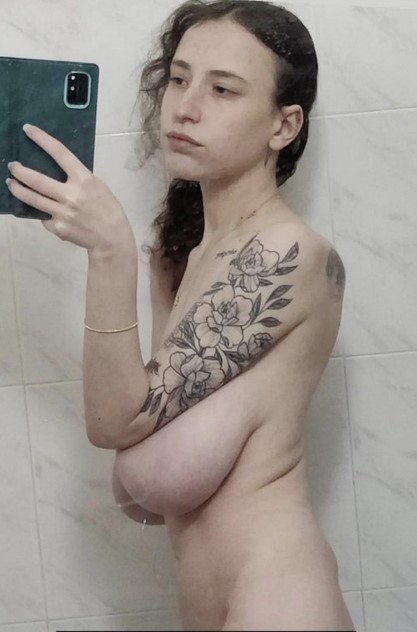 yasmin_avraham-nude-selfie